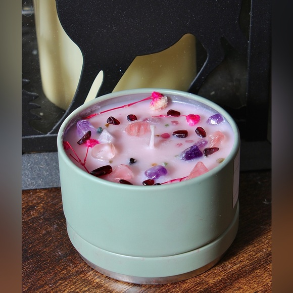 Aspen Flowers Scented Soy Wax Candle Natural Essential Oils Gemstones HandPoured - Picture 6 of 6